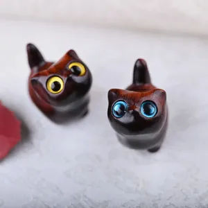 Фигурка кота из сандалового дерева