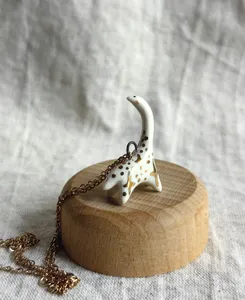 Кулон 'Диплодок в золотое пятнышко'